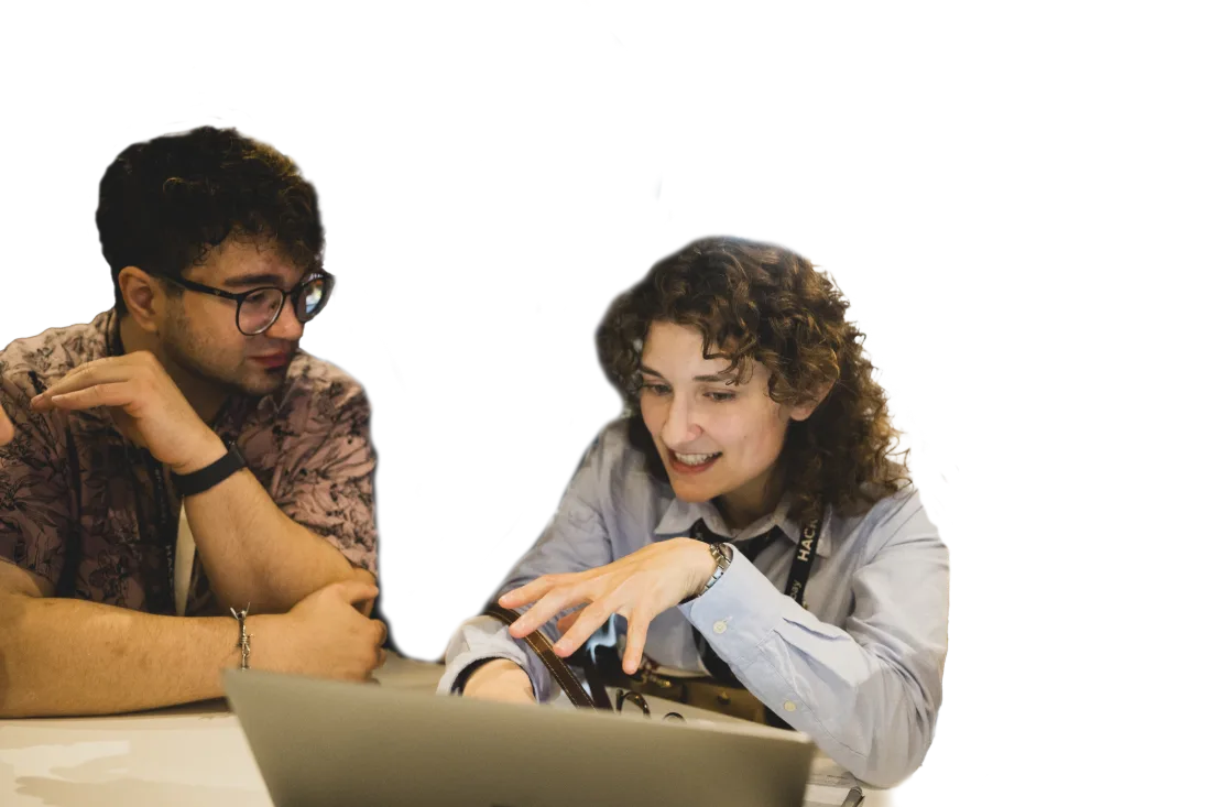 Zwei Talente arbeiten zusammen am Laptop